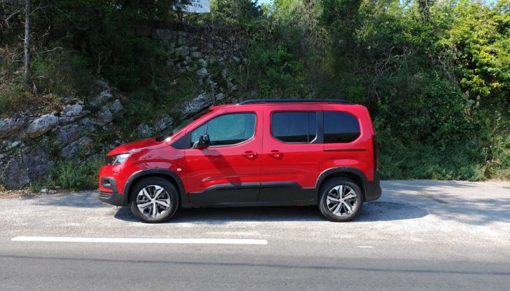 Prova nuovo Peugeot Rifter 2018: il multispazio pronto a tutto - Foto 10 di 22