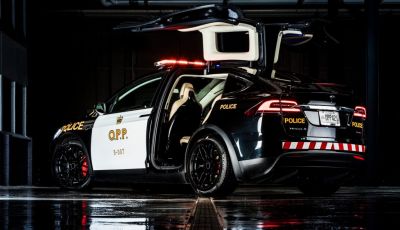 In Svizzera la Polizia abbandona il Diesel per guidare una Tesla Model X