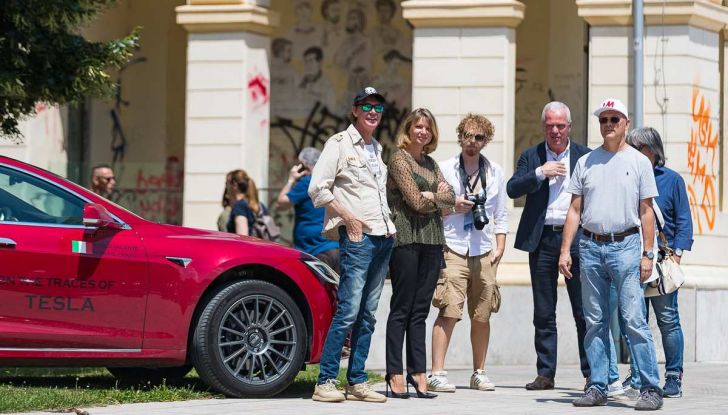 Tesla Model X prova su strada, autonomia, tempi di ricarica e optional - Foto 11 di 35