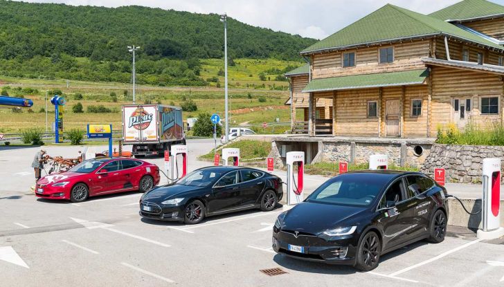 Tesla Model X prova su strada, autonomia, tempi di ricarica e optional - Foto 24 di 35