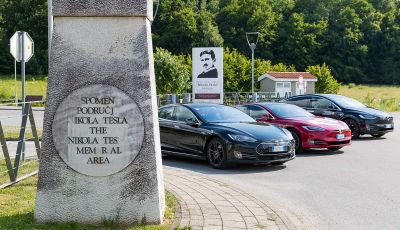 Tesla Model X prova su strada, autonomia, tempi di ricarica e optional