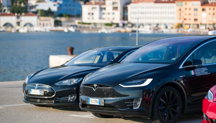 Tesla Model X prova su strada, autonomia, tempi di ricarica e optional - Foto 31 di 35