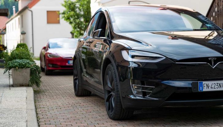 Tesla Model X prova su strada, autonomia, tempi di ricarica e optional - Foto 7 di 35