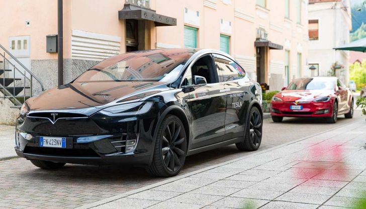 Tesla Model X prova su strada, autonomia, tempi di ricarica e optional - Foto 3 di 35