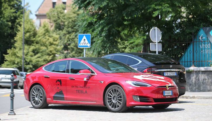 Tesla Model X prova su strada, autonomia, tempi di ricarica e optional - Foto 10 di 35