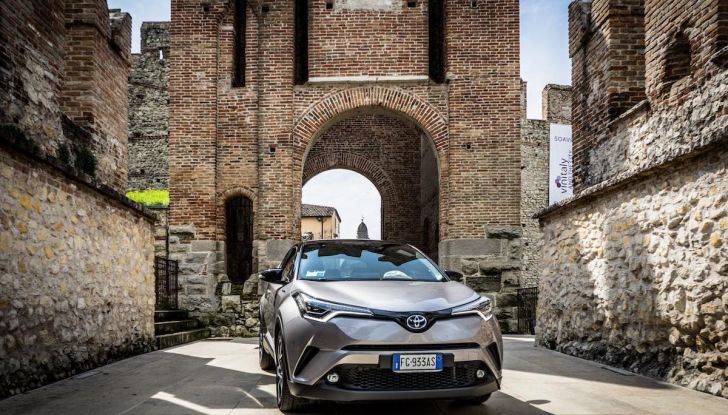 [VIDEO] Toyota C-HR 2018, La nostra prova dell’Hybrid SUV da 26Km/l - Foto 19 di 36