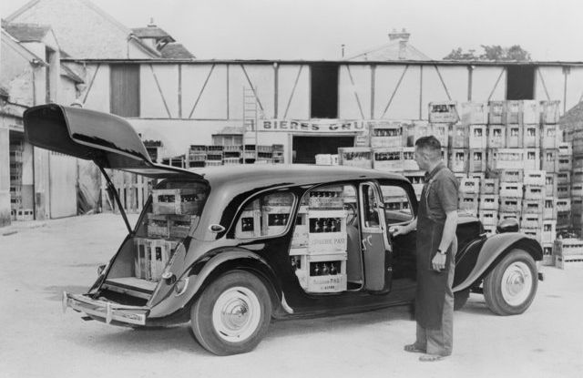 1934: André Citroën lancia la produzione in serie della Traction Avant - Foto 9 di 12