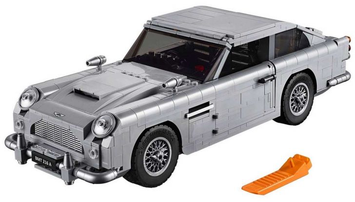Aston Martin DB5 di James Bond diventa un set LEGO - Foto 3 di 15