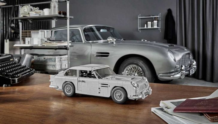 Aston Martin DB5 di James Bond diventa un set LEGO - Foto 1 di 15