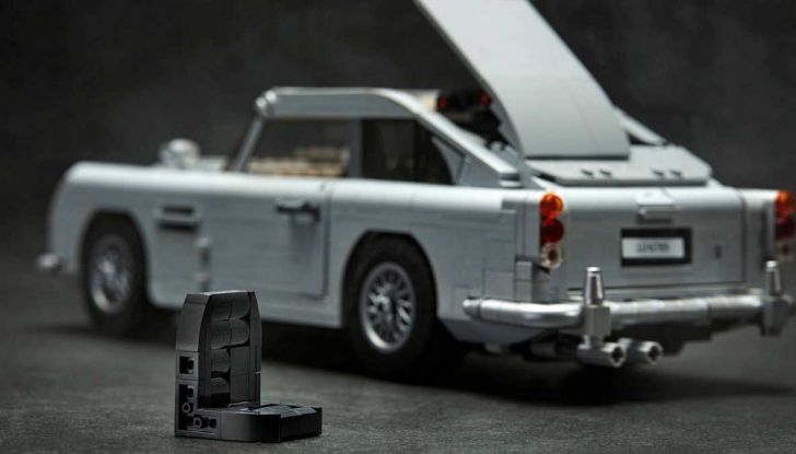 Aston Martin DB5 di James Bond diventa un set LEGO - Foto 15 di 15