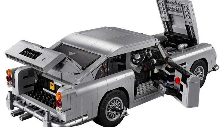 Aston Martin DB5 di James Bond diventa un set LEGO - Foto 4 di 15