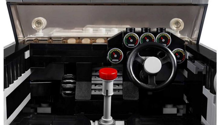 Aston Martin DB5 di James Bond diventa un set LEGO - Foto 5 di 15