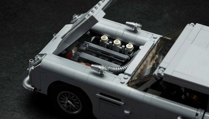 Aston Martin DB5 di James Bond diventa un set LEGO - Foto 6 di 15