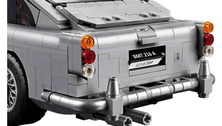 Aston Martin DB5 di James Bond diventa un set LEGO - Foto 7 di 15