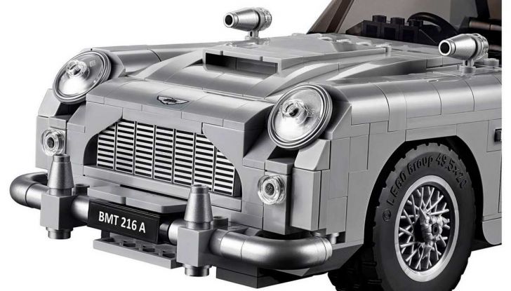 Aston Martin DB5 di James Bond diventa un set LEGO - Foto 8 di 15