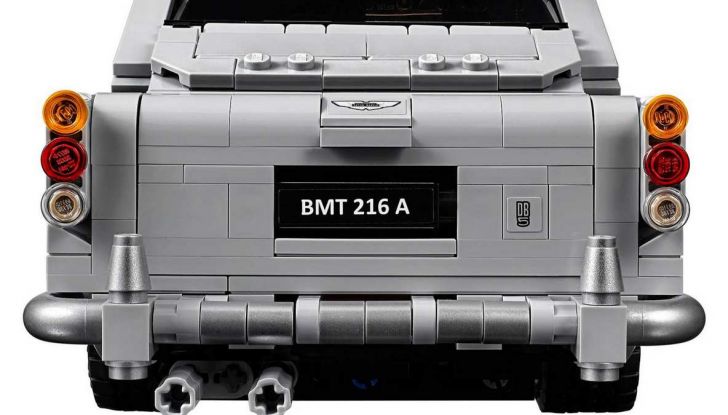 Aston Martin DB5 di James Bond diventa un set LEGO - Foto 10 di 15