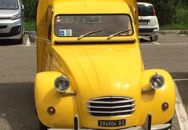 Citroen 2CV 70th Anniversary prova su strada e storia dell’auto - Foto 4 di 7