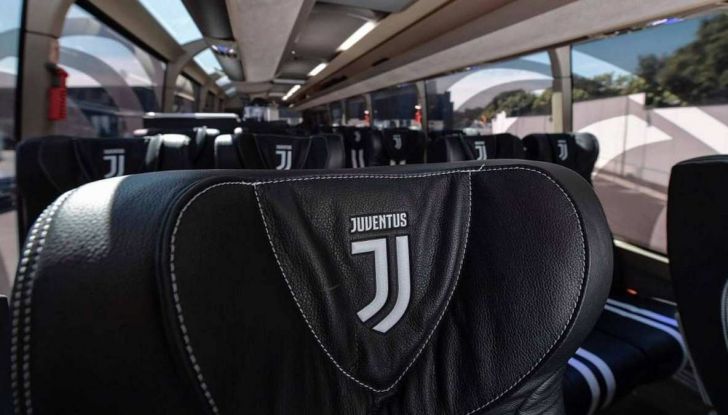 Garage Italia Customs firma il pullman zebrato della Juventus - Foto 3 di 8