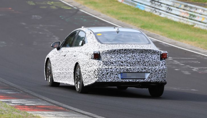 Nuova Hyundai i40 2020: berlina senza compromessi verso la guida autonoma - Foto 11 di 26