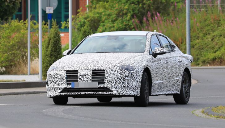 Nuova Hyundai i40 2020: berlina senza compromessi verso la guida autonoma - Foto 12 di 26