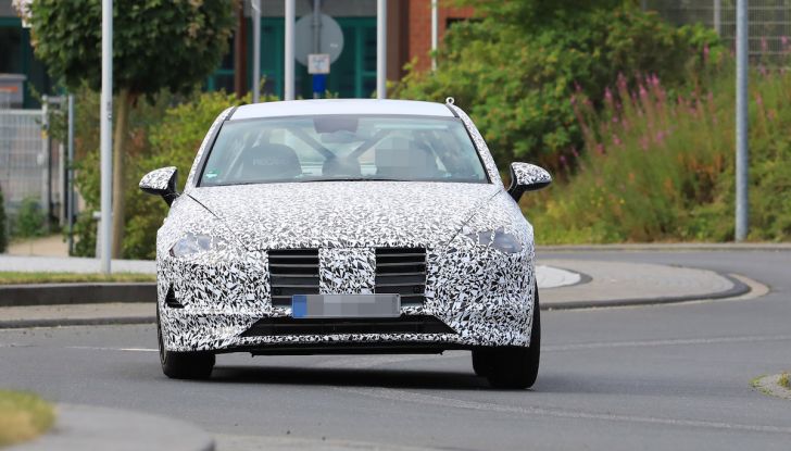 Nuova Hyundai i40 2020: berlina senza compromessi verso la guida autonoma - Foto 13 di 26