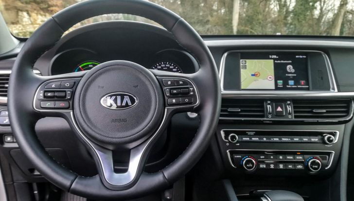 Kia Optima SW Plug-In Hybrid prova su strada, consumi e prestazioni - Foto 27 di 54