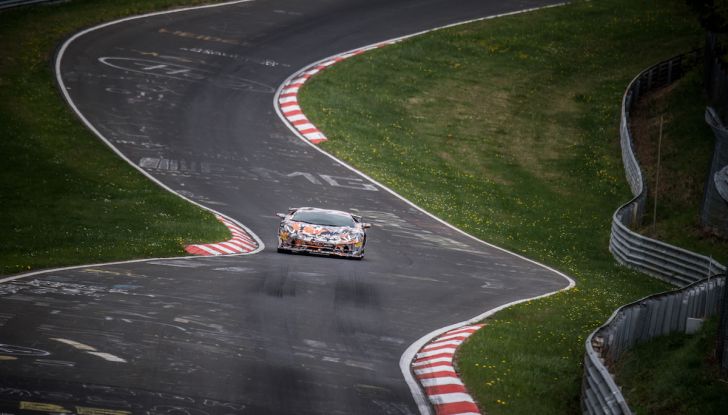 Lamborghini Aventador SVJ, record al Nurburgring: è la più veloce di sempre - Foto 4 di 11