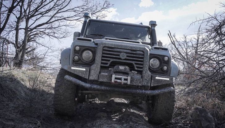 Land Rover Defender Ares, il V8 da 212.000 Euro arriva da Modena - Foto 7 di 9