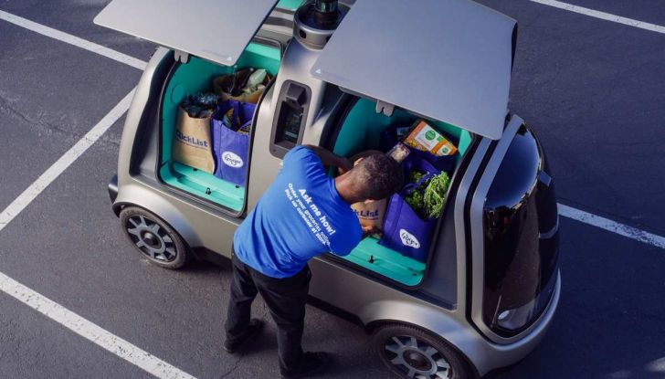 L’auto a guida autonoma consegna la spesa ordinata online - Foto 3 di 6
