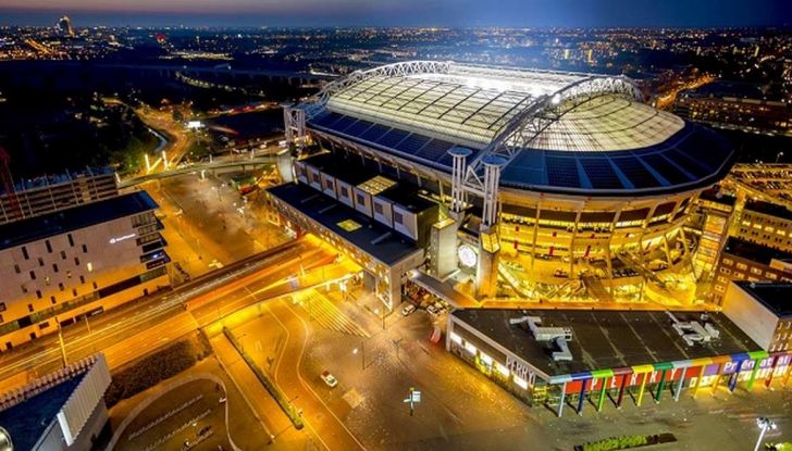 L’energia di Nissan LEAF alimenta lo stadio di Amsterdam - Foto 1 di 7