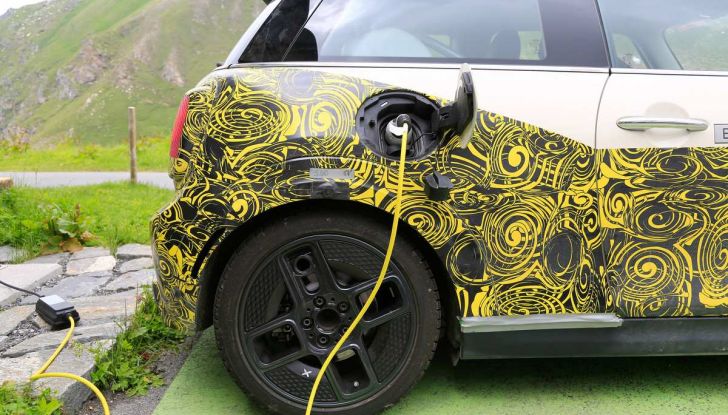 MINI Cooper E elettrica 2019 quasi pronta al debutto - Foto 11 di 14