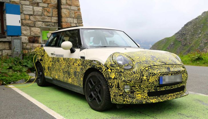 MINI Cooper E elettrica 2019 quasi pronta al debutto - Foto 12 di 14