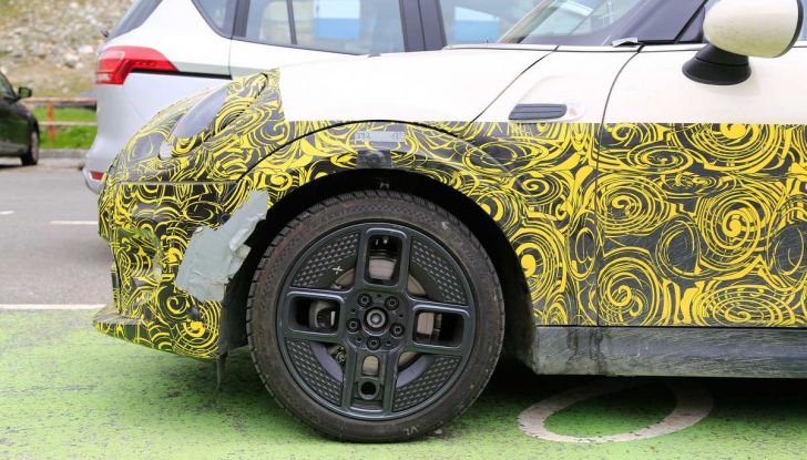 MINI Cooper E elettrica 2019 quasi pronta al debutto - Foto 5 di 14