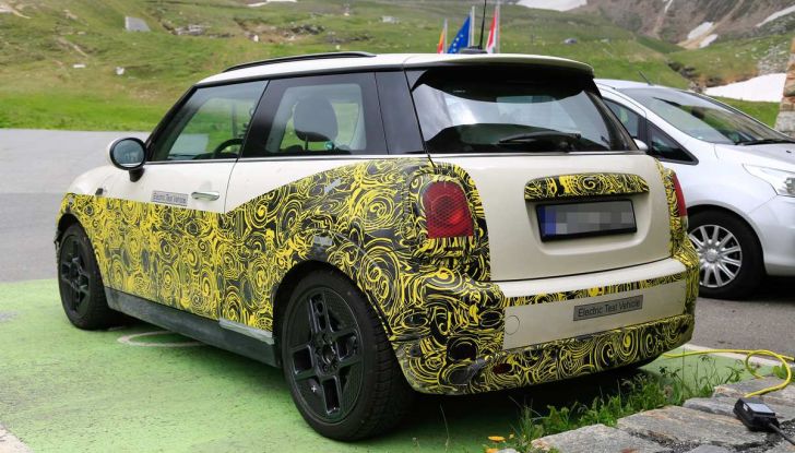 MINI Cooper E elettrica 2019 quasi pronta al debutto - Foto 7 di 14