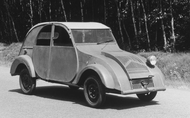 Citroën 2 CV: La “Toute Petite Voiture” - Foto 10 di 14