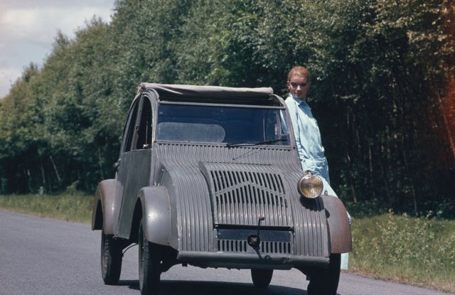 Citroën 2 CV: La “Toute Petite Voiture” - Foto 12 di 14
