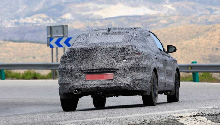 Renault Captur Coupe, dati e immagini del crossover compatto - Foto 2 di 21