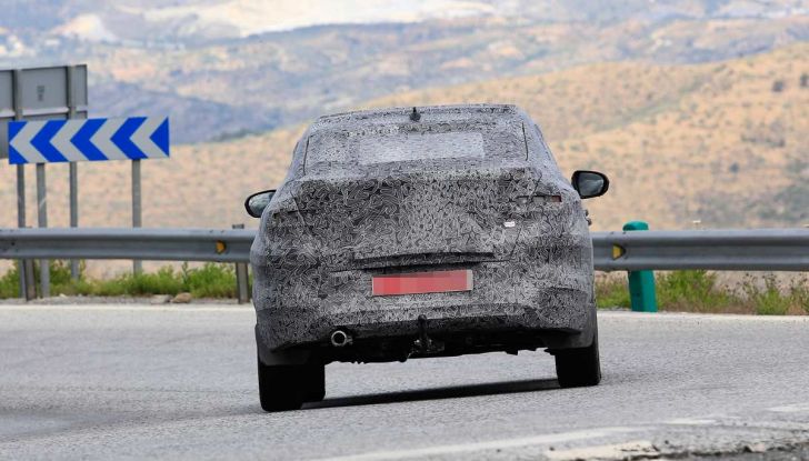 Renault Captur Coupe, dati e immagini del crossover compatto - Foto 4 di 21