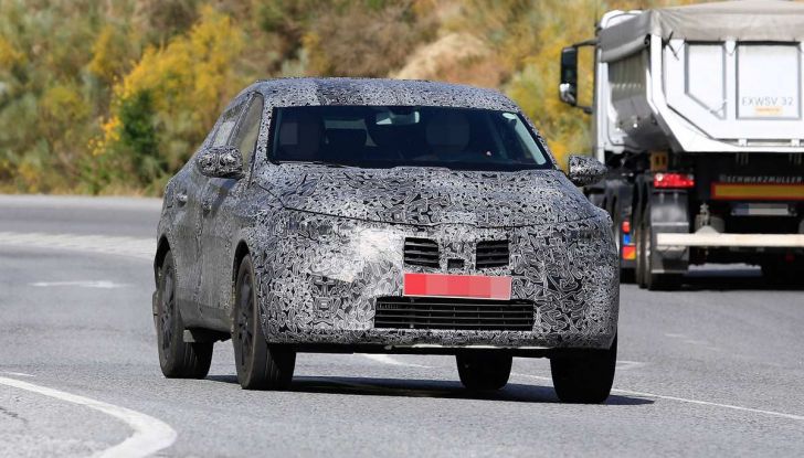 Renault Captur Coupe, dati e immagini del crossover compatto - Foto 6 di 21