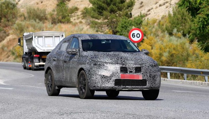 Renault Captur Coupe, dati e immagini del crossover compatto - Foto 7 di 21