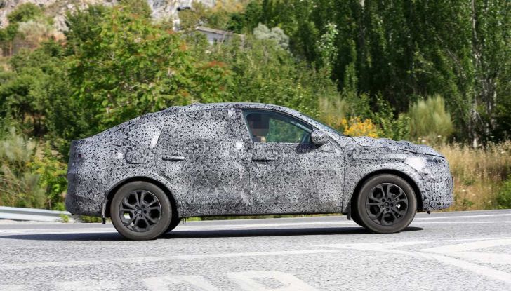 Renault Captur Coupe, dati e immagini del crossover compatto - Foto 8 di 21