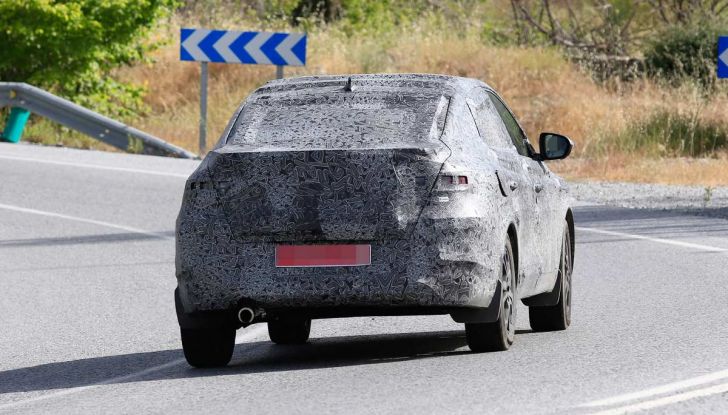 Renault Captur Coupe, dati e immagini del crossover compatto - Foto 17 di 21