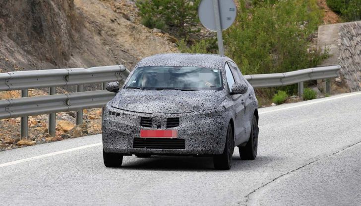 Renault Captur Coupe, dati e immagini del crossover compatto - Foto 18 di 21