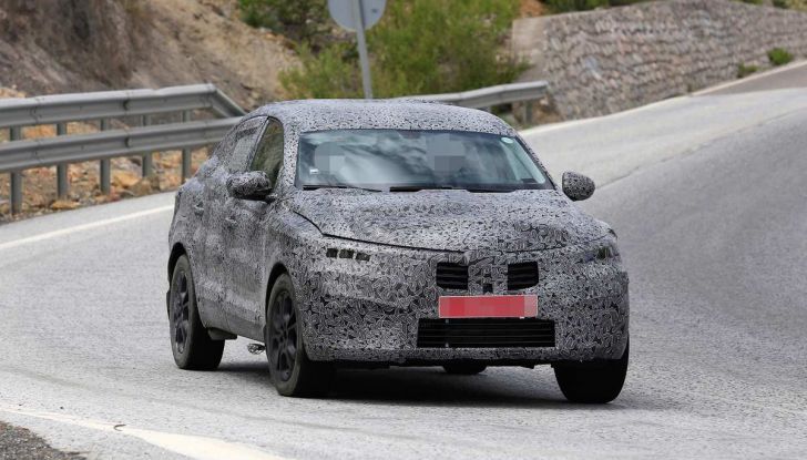Renault Captur Coupe, dati e immagini del crossover compatto - Foto 10 di 21