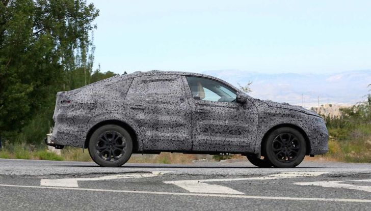 Renault Captur Coupe, dati e immagini del crossover compatto - Foto 12 di 21