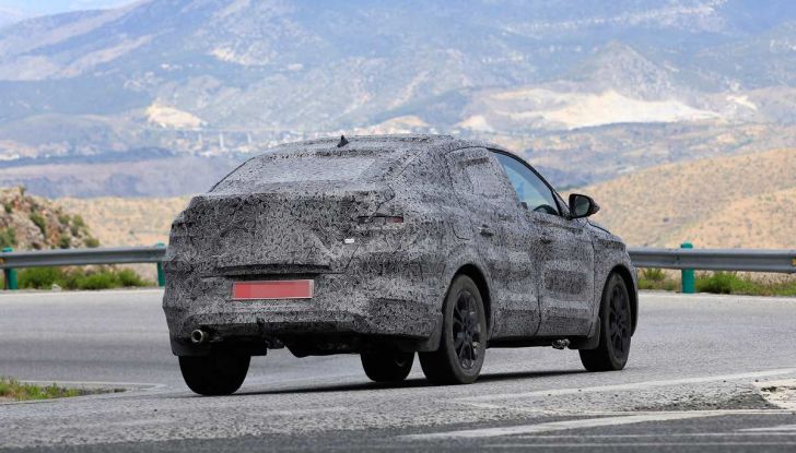 Renault Captur Coupe, dati e immagini del crossover compatto - Foto 14 di 21