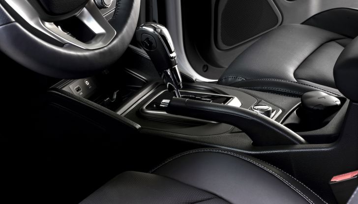 SsangYong Rexton Sports 2018: il pick-up pratico, solido e con 4WD - Foto 3 di 10