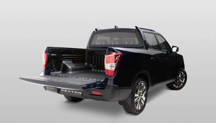 SsangYong Rexton Sports 2018: il pick-up pratico, solido e con 4WD - Foto 2 di 10