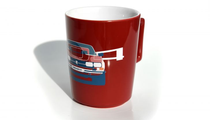 Peugeot presenta la collezione lifestyle “504 Legend” - Foto 3 di 5