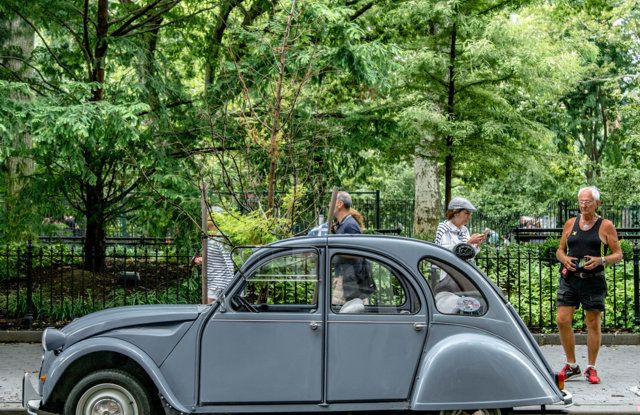 Citroën 2CV: tante feste per i suoi settant’anni - Foto 10 di 13